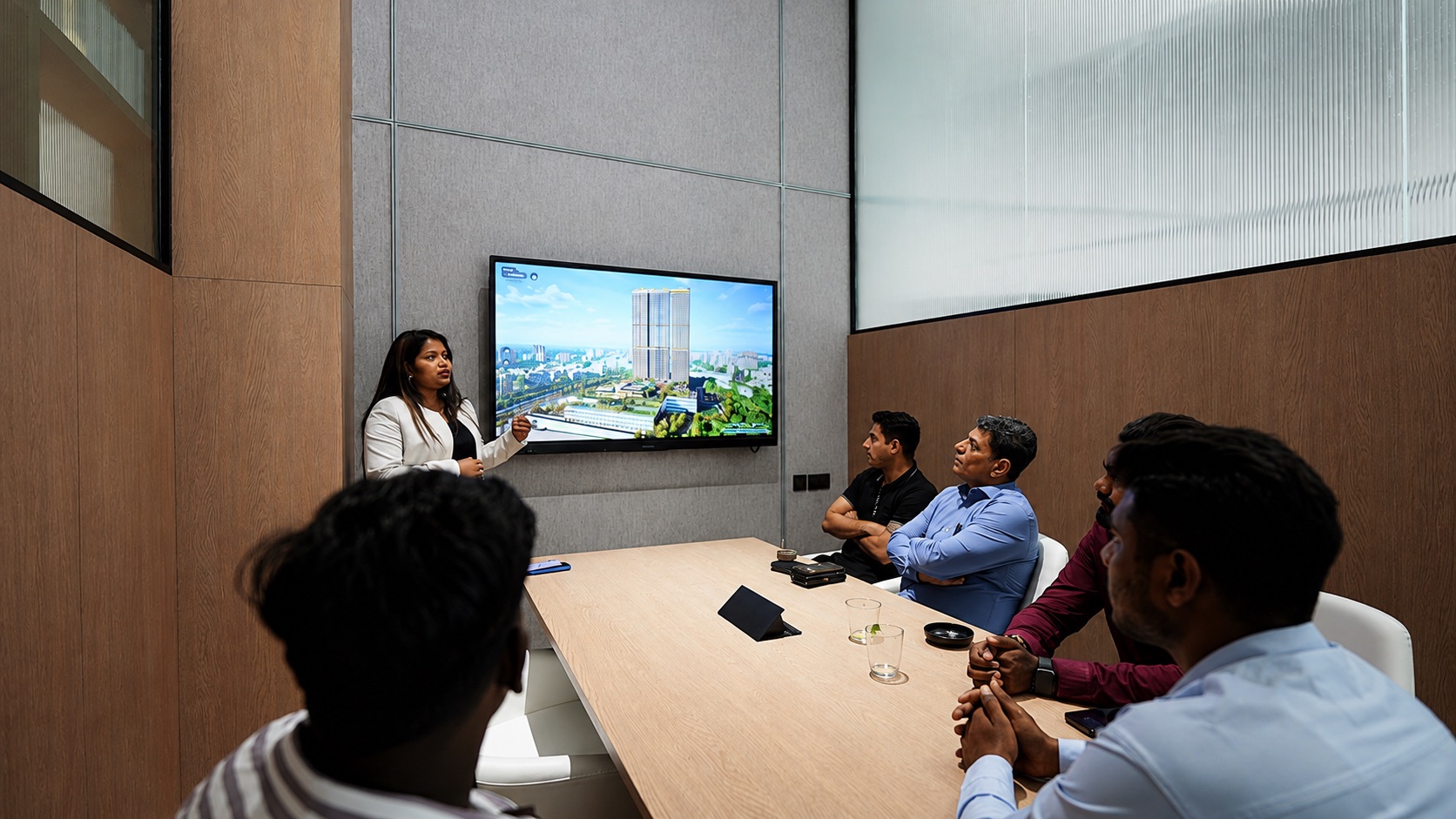 Immerisve salespod in smart led display