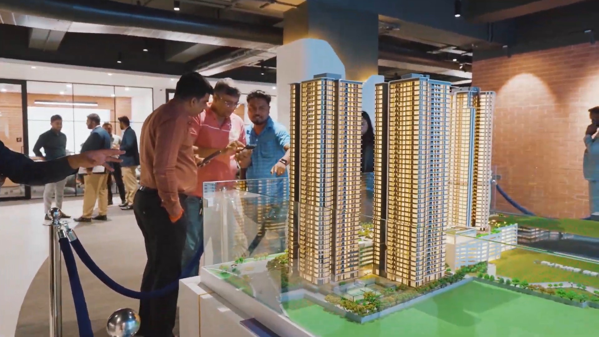 Interactive Sales Tools Working Together With Scale Model