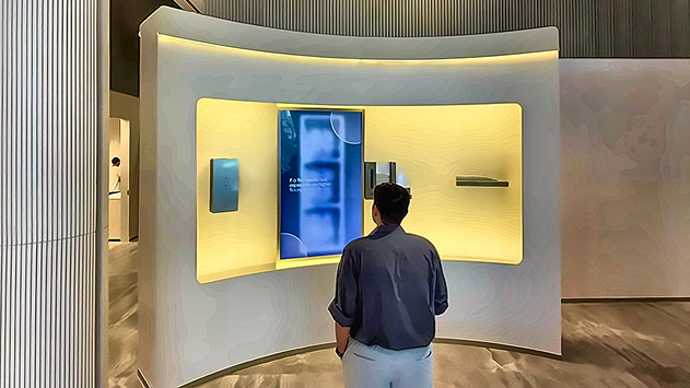 Curved Rotoscopic Wall
